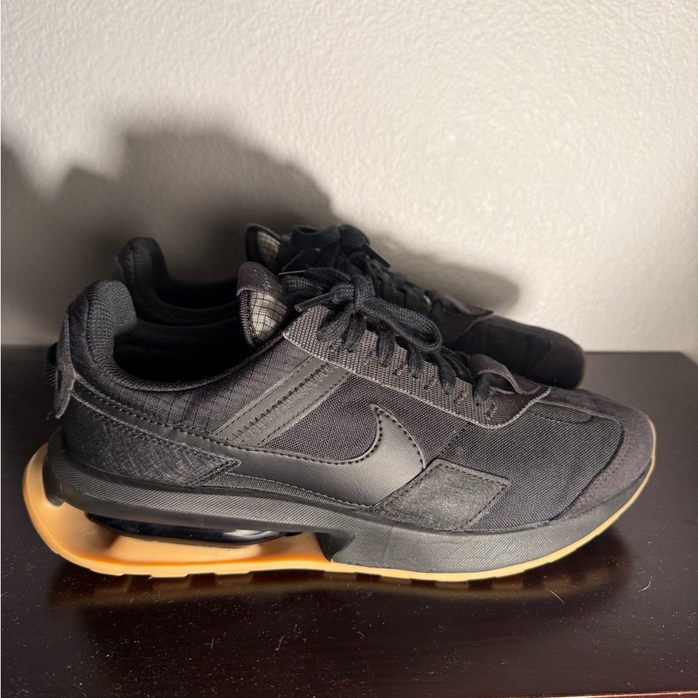 Nike Air Max Pre-Day Men's Black and Gum Sneakers Size 10